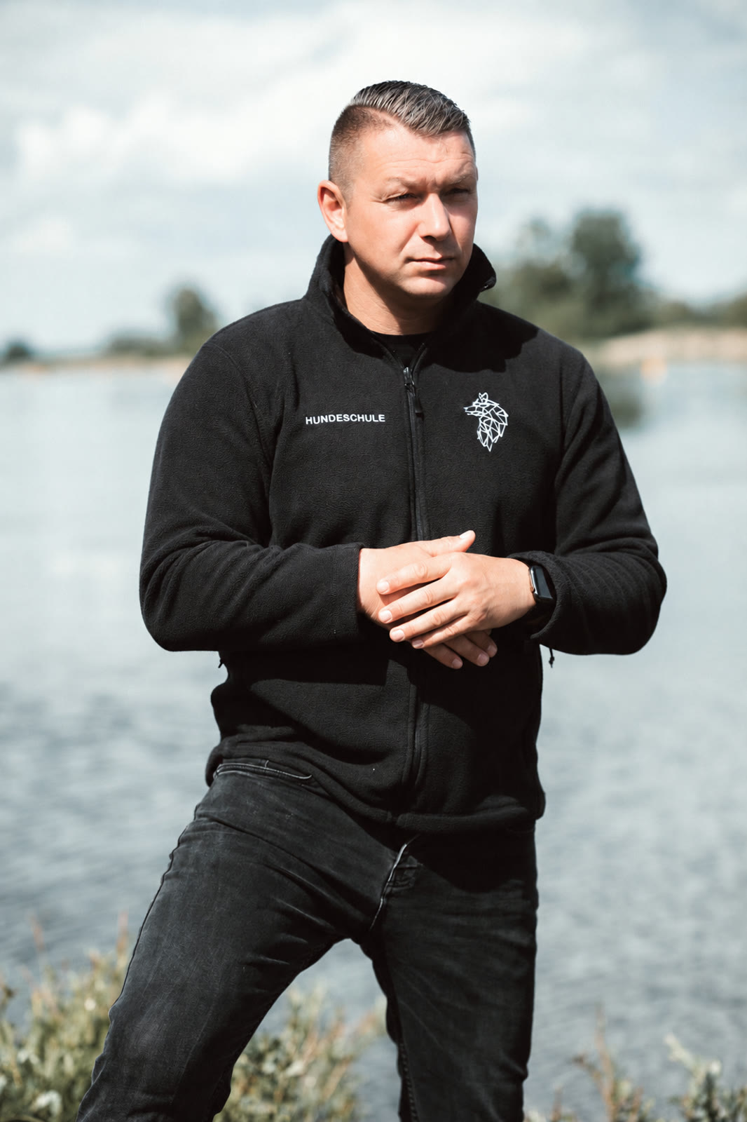 Kyno Adventure Fleecejacke mit Schriftzug „Hundeschule“, Herren