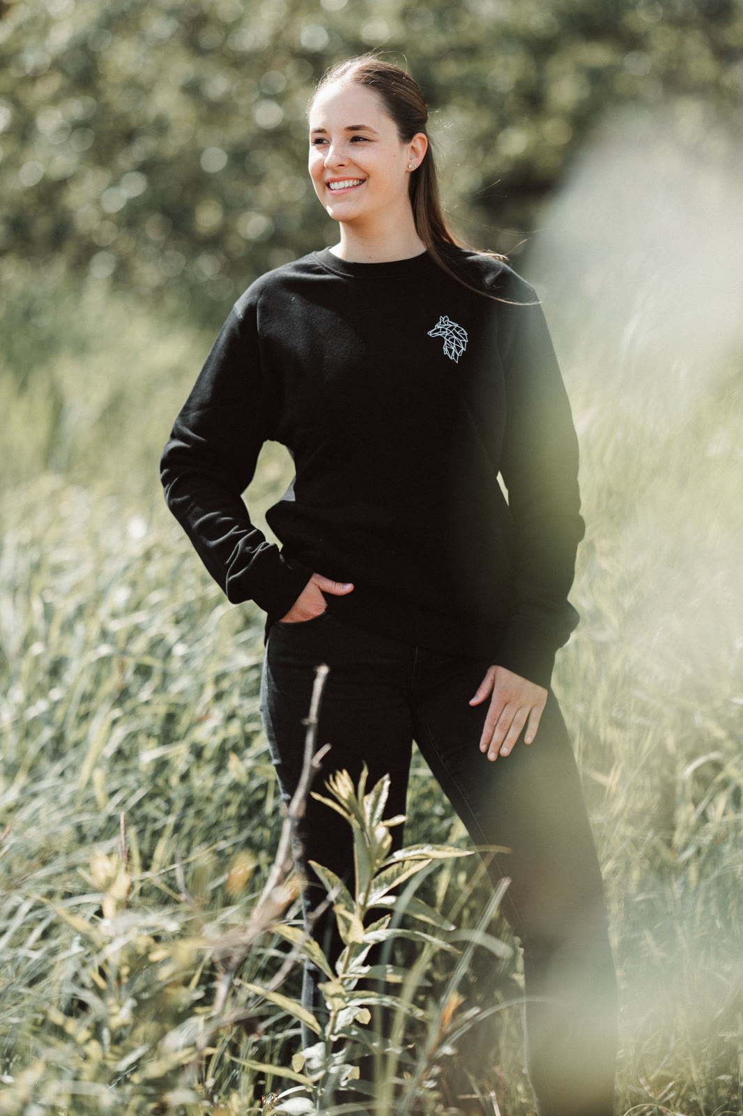 Kyno Adventure Sweatshirt in Schwarz mit Wolfslogo